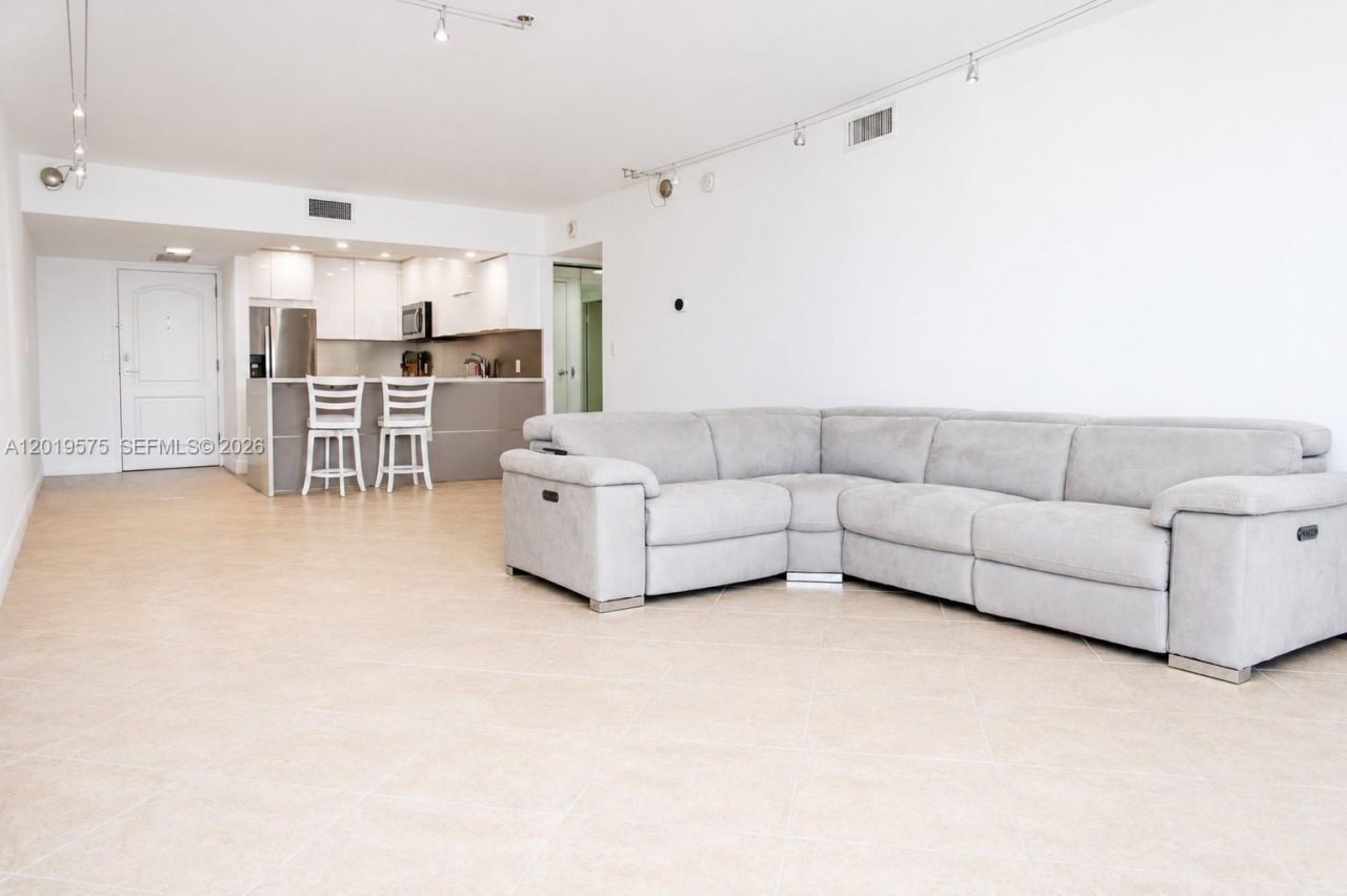 3675 N Country Club Dr, Unit 1903, Aventura, FL 33180 Photo