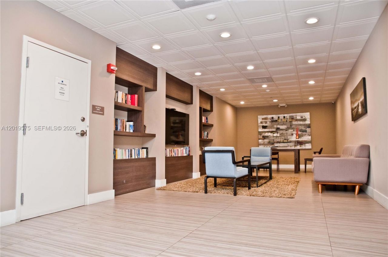 3675 N Country Club Dr, Unit 1903, Aventura, FL 33180 Photo