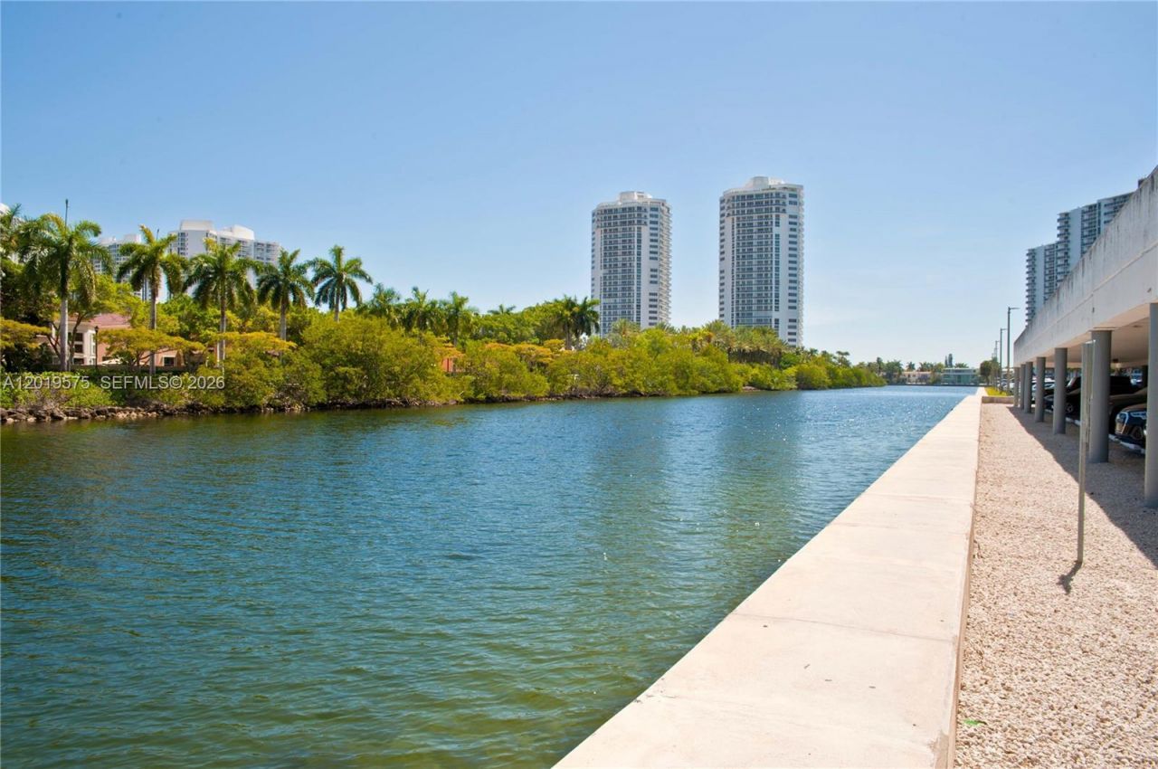 3675 N Country Club Dr, Unit 1903, Aventura, FL 33180 Photo