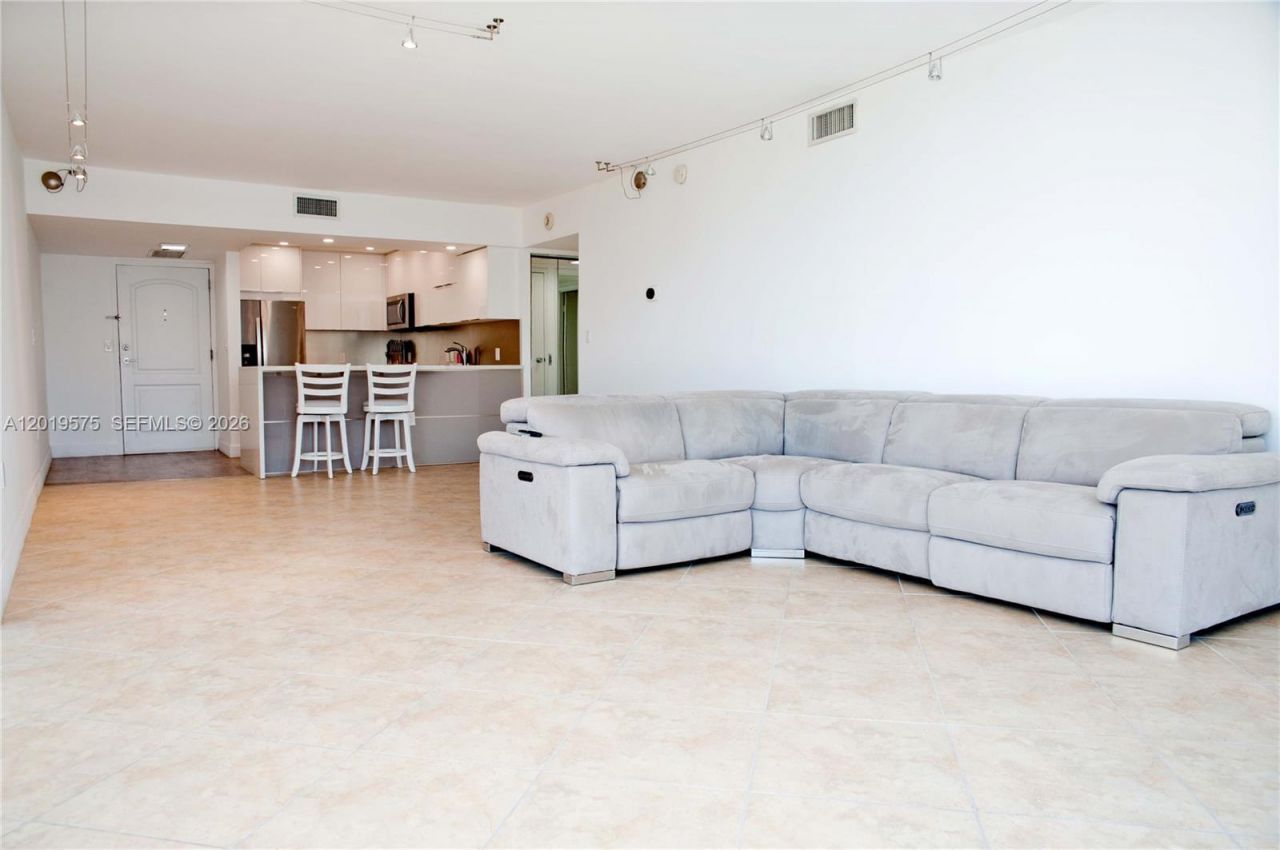 3675 N Country Club Dr, Unit 1903, Aventura, FL 33180 Photo