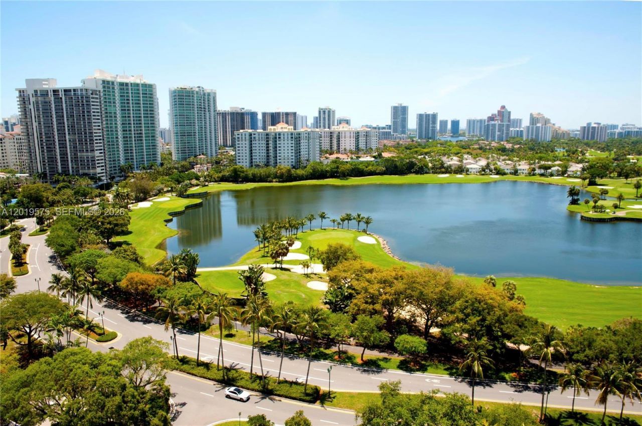 3675 N Country Club Dr, Unit 1903, Aventura, FL 33180 Photo