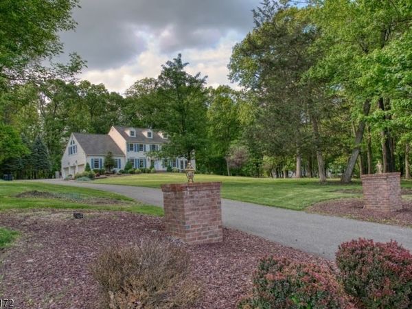 40 Rustic Trl, Raritan, NJ 08822