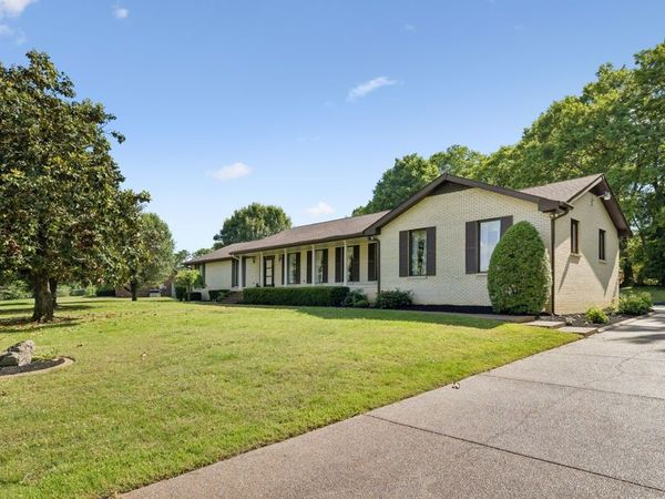 500 Lakeshore Dr, Old Hickory, TN 37138
