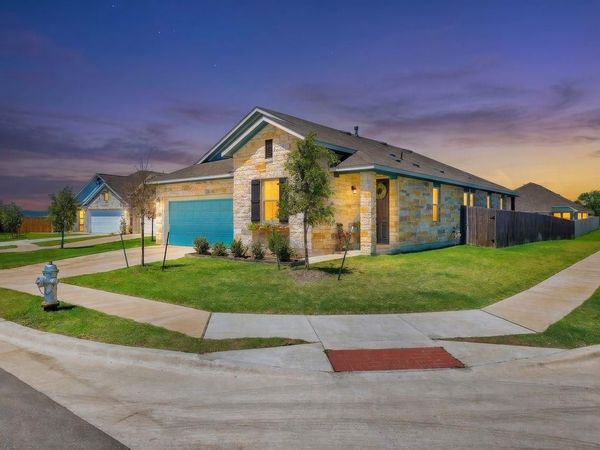 104 Ladolia LN, San Marcos, TX 78666