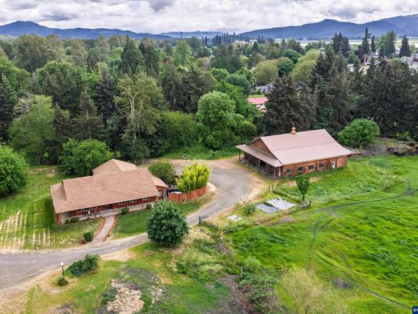 130 Washburn St, Brownsville, OR 97327