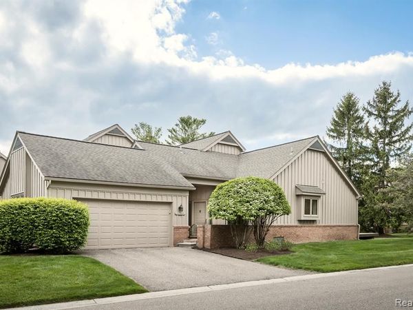 37514 Amber Drive, Farmington Hills, MI 48331
