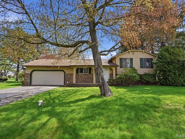 3756 Chevron Drive, Highland Twp, MI 48356