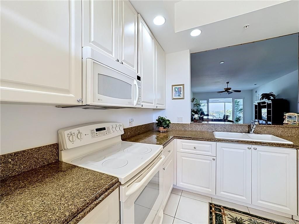 36 Harbour Isle Drive W, Unit PH 02, Fort Pierce, FL 34949 Photo