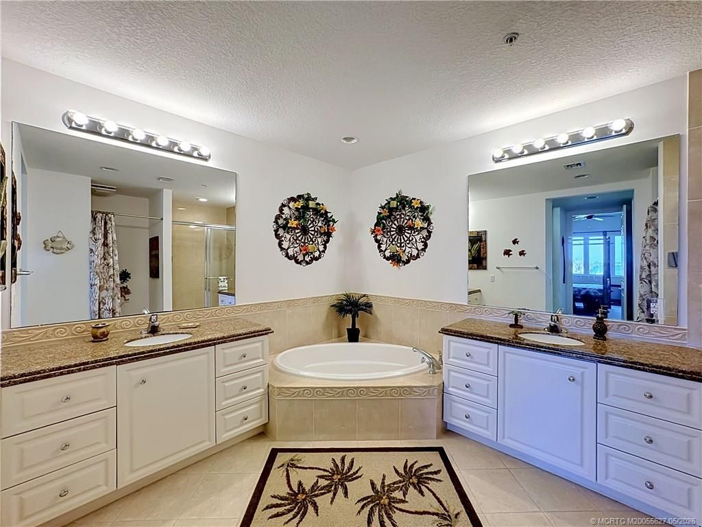 36 Harbour Isle Drive W, Unit PH 02, Fort Pierce, FL 34949 Photo