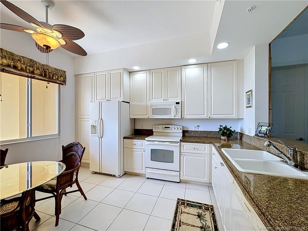 36 Harbour Isle Drive W, Unit PH 02, Fort Pierce, FL 34949 Photo