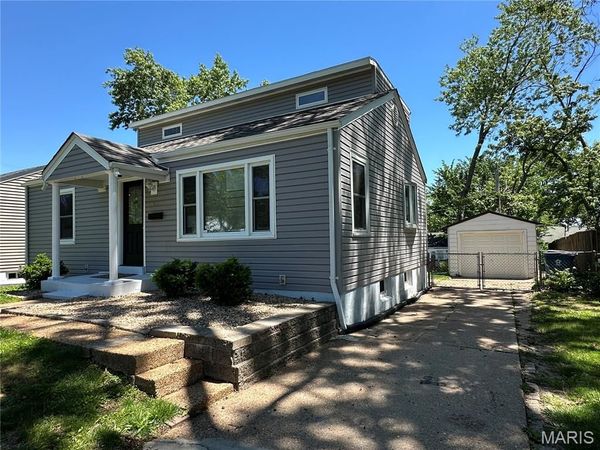1912 Overland Drive, St Louis, MO 63114
