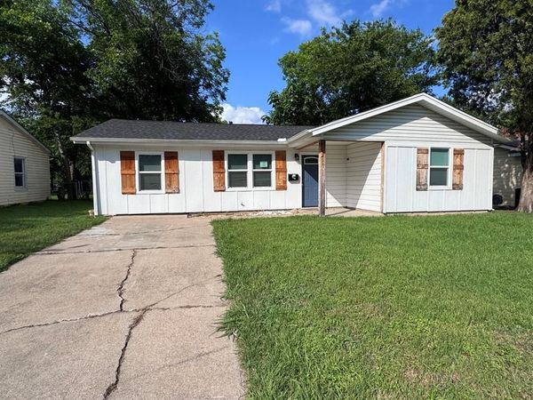 520 King Street , Burleson, TX 76028
