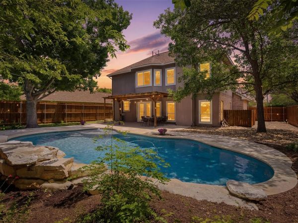 917 Woodhollow LN, Cedar Park, TX 78613