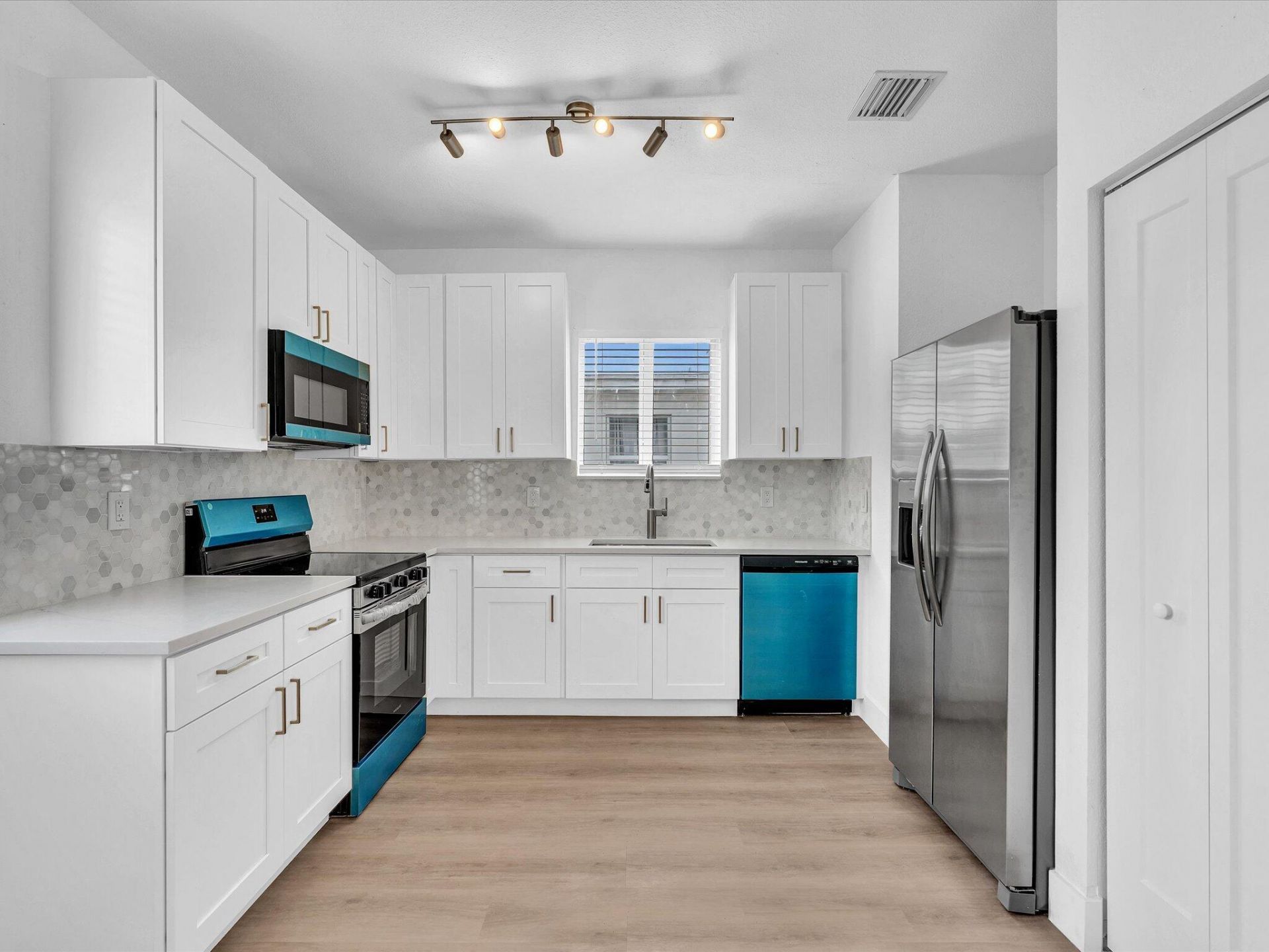 2410 NW 43rd Street, Miami, FL 33142 Photo