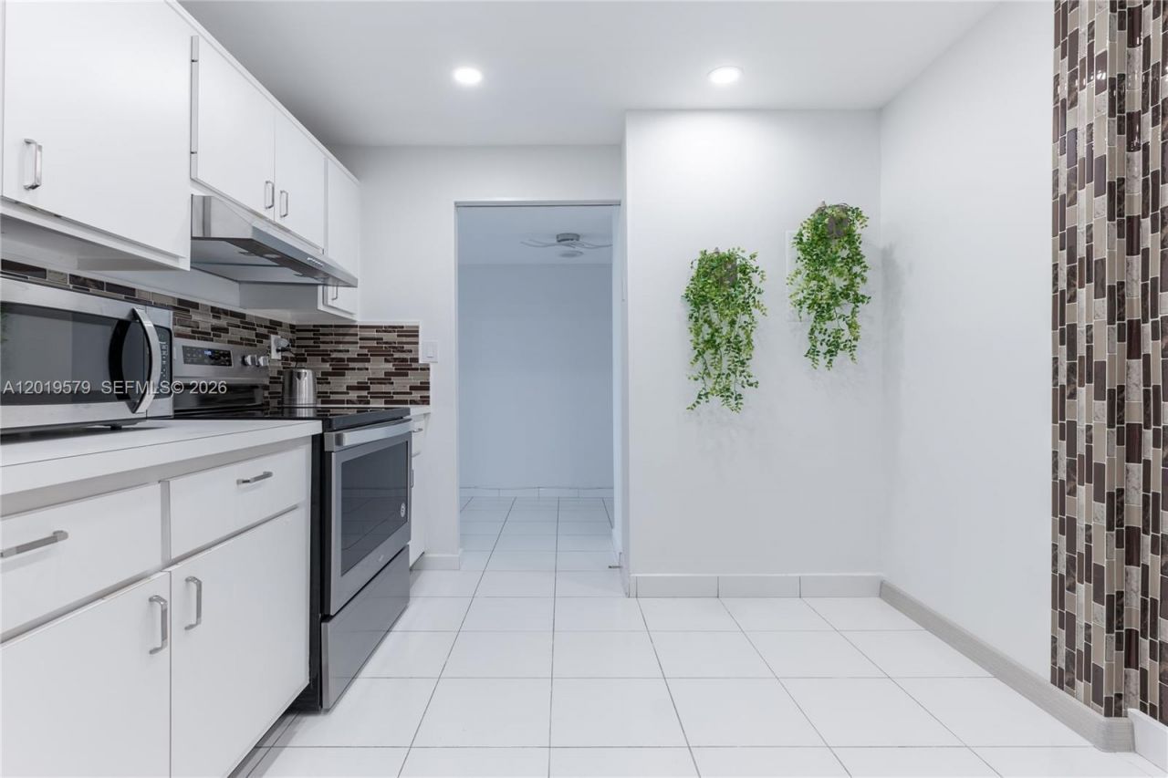 500 Three Islands Blvd , Unit 1110, Hallandale Beach, FL 33009 Photo