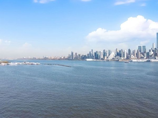 150 Henley Pl, Weehawken, NJ 07086