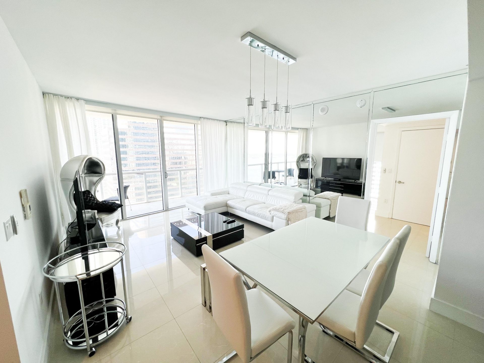 495 Brickell, Unit 2611, Miami, FL 33131 Photo