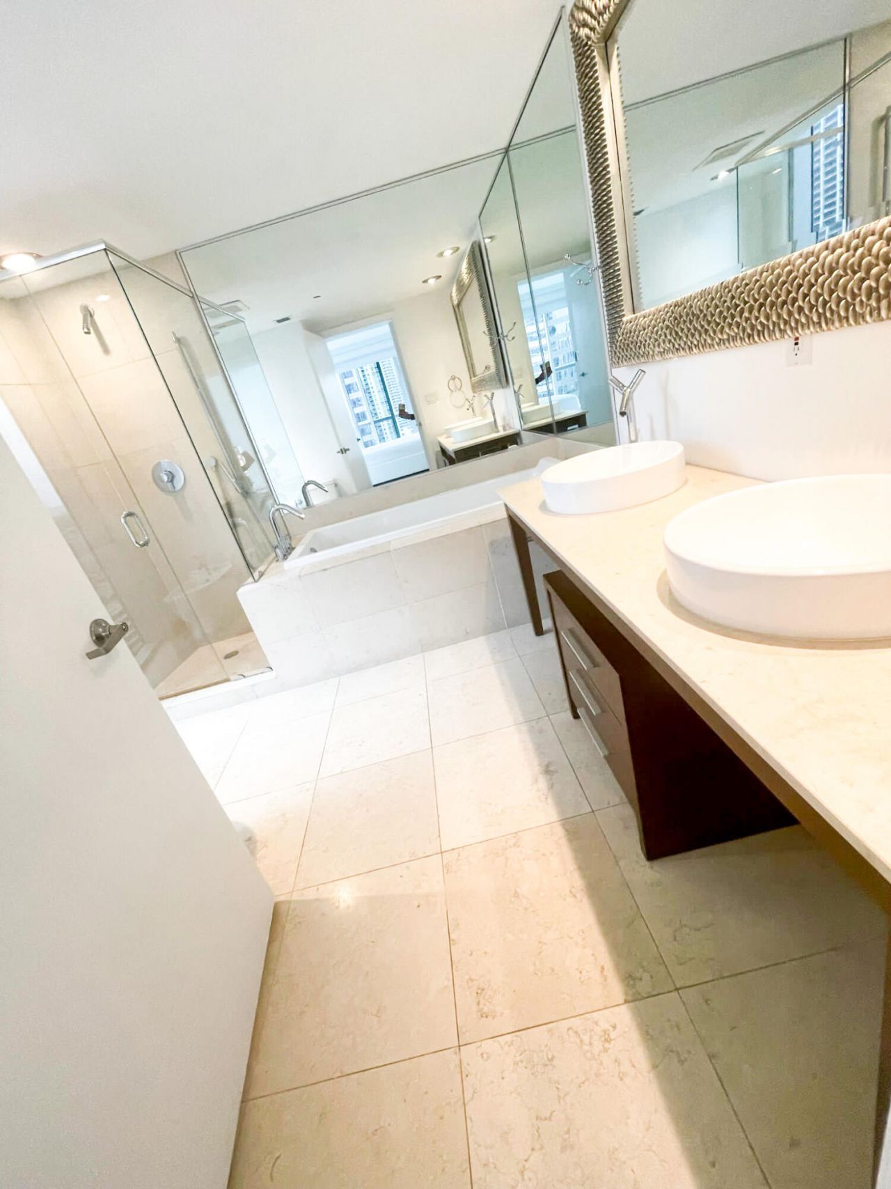 495 Brickell, Unit 2611, Miami, FL 33131 Photo