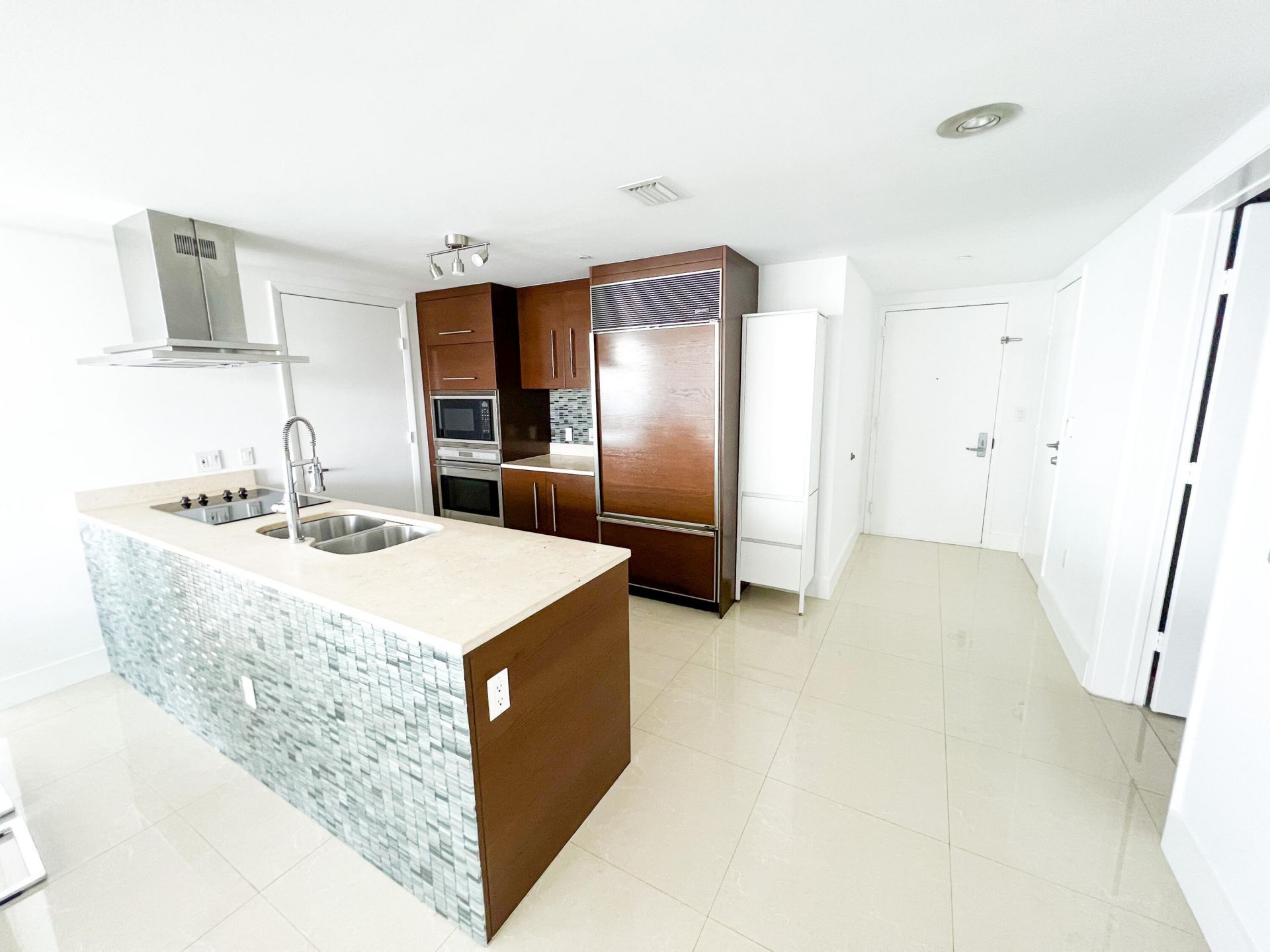 495 Brickell, Unit 2611, Miami, FL 33131 Photo