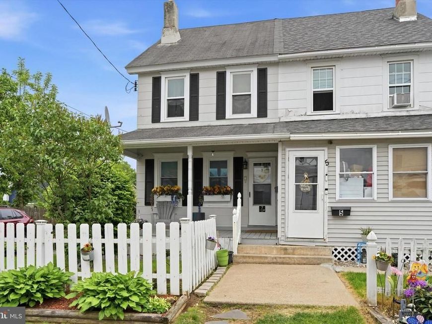 7 E Maple Avenue, Morrisville, PA 19067 Main Photo