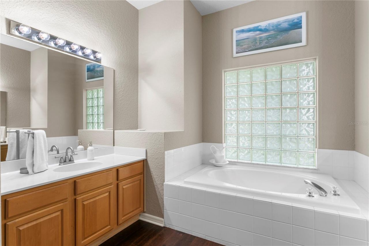10237 Garden Alcove Drive, Tampa, FL 33647 Photo
