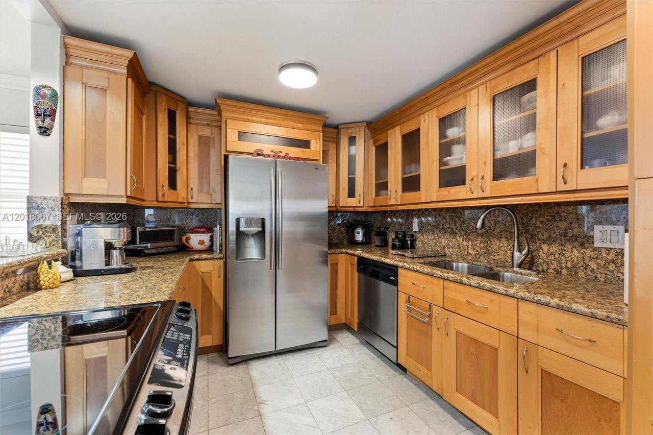 121 Golden Isles Dr , Unit 707, Hallandale Beach, FL 33009 Photo