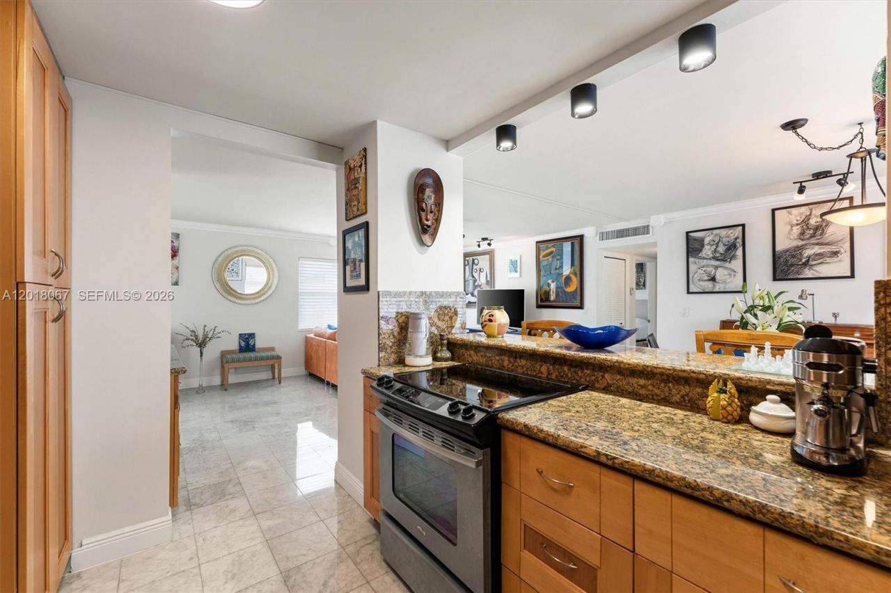 121 Golden Isles Dr , Unit 707, Hallandale Beach, FL 33009 Photo