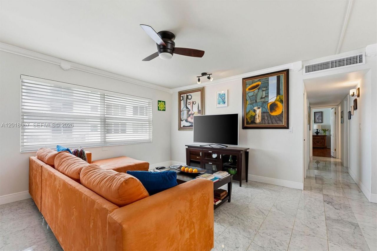 121 Golden Isles Dr , Unit 707, Hallandale Beach, FL 33009 Photo