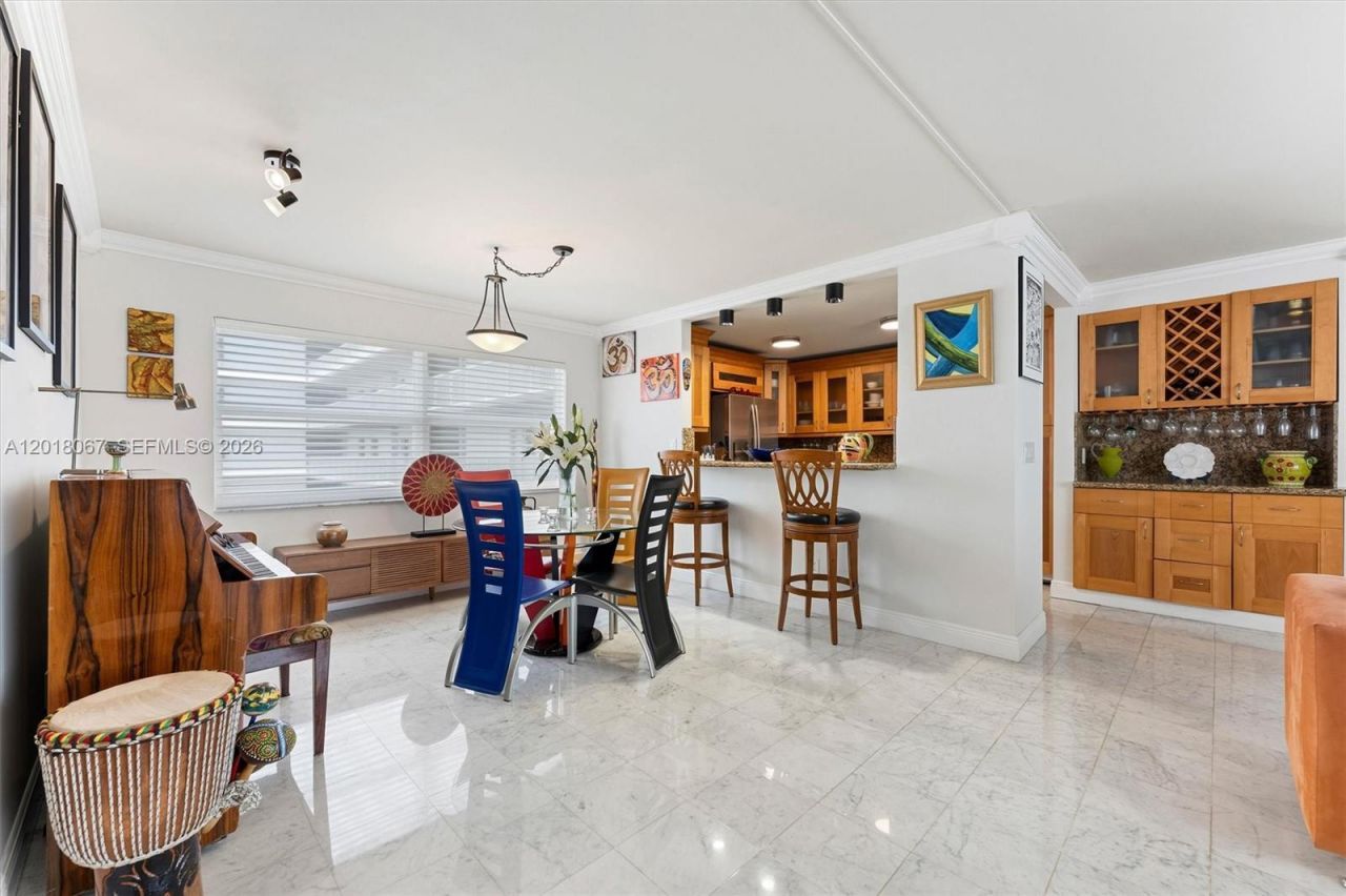 121 Golden Isles Dr , Unit 707, Hallandale Beach, FL 33009 Photo