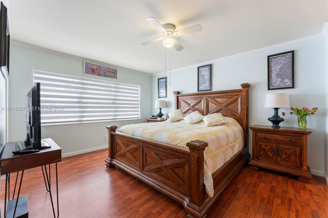 121 Golden Isles Dr , Unit 707, Hallandale Beach, FL 33009 Photo