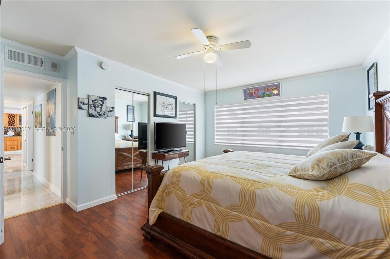 121 Golden Isles Dr , Unit 707, Hallandale Beach, FL 33009 Photo