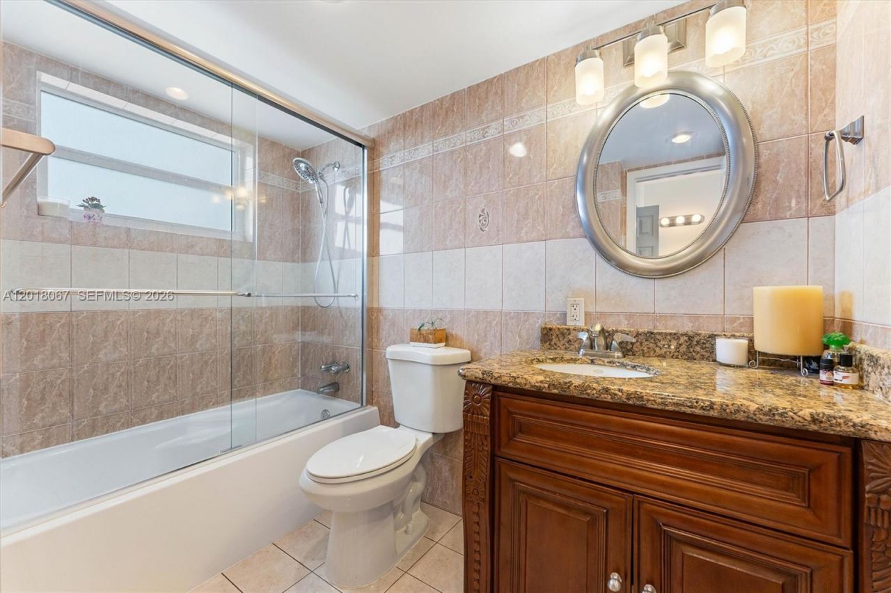 121 Golden Isles Dr , Unit 707, Hallandale Beach, FL 33009 Photo