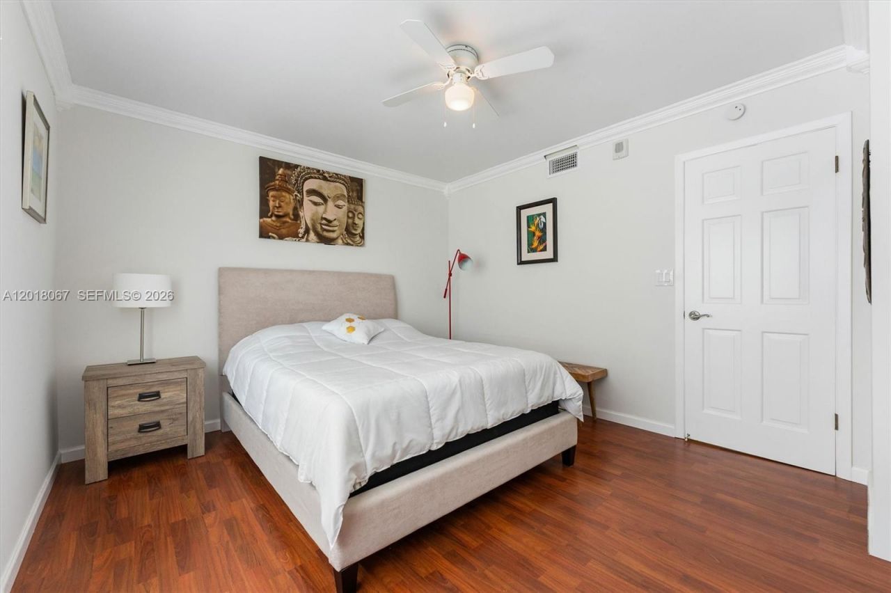 121 Golden Isles Dr , Unit 707, Hallandale Beach, FL 33009 Photo