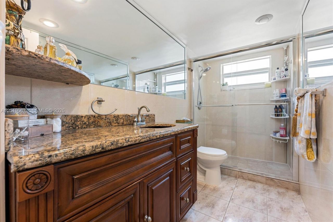 121 Golden Isles Dr , Unit 707, Hallandale Beach, FL 33009 Photo