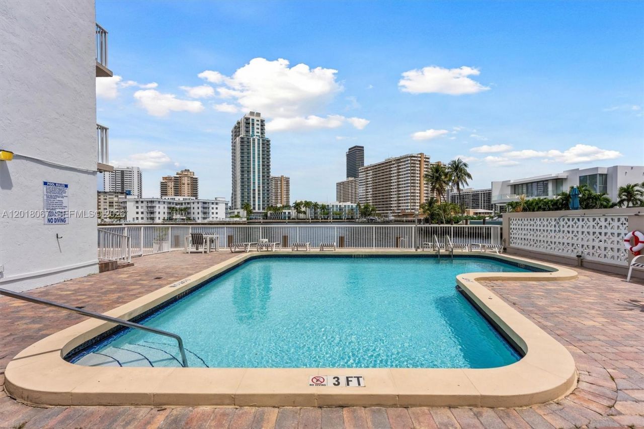 121 Golden Isles Dr , Unit 707, Hallandale Beach, FL 33009 Photo