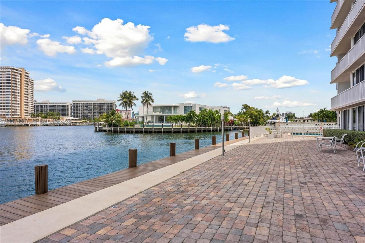 121 Golden Isles Dr , Unit 707, Hallandale Beach, FL 33009 Photo