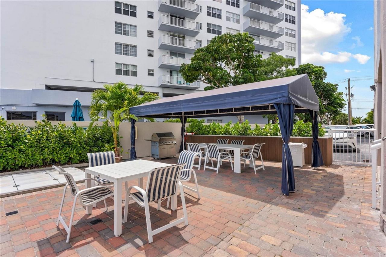 121 Golden Isles Dr , Unit 707, Hallandale Beach, FL 33009 Photo