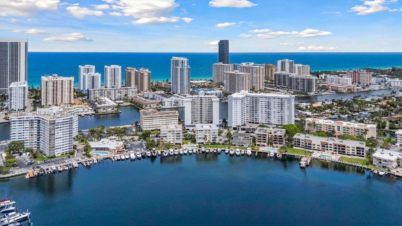 121 Golden Isles Dr , Unit 707, Hallandale Beach, FL 33009 Photo