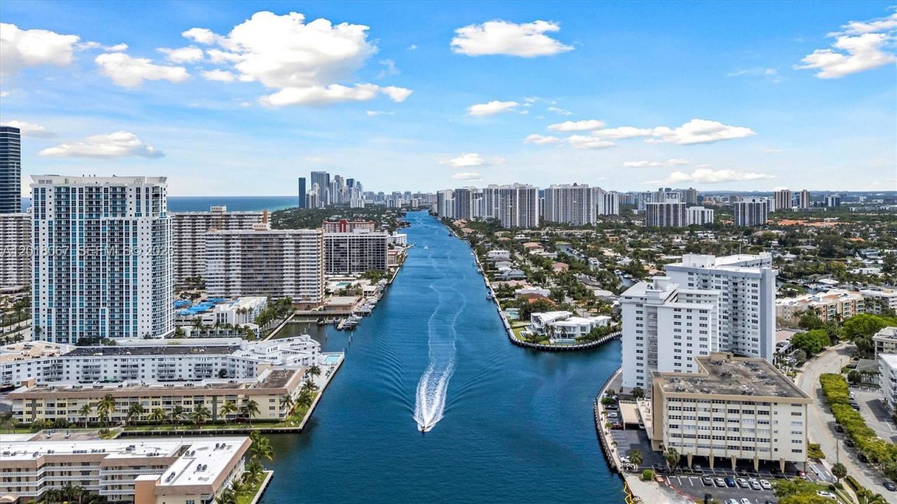 121 Golden Isles Dr , Unit 707, Hallandale Beach, FL 33009 Photo