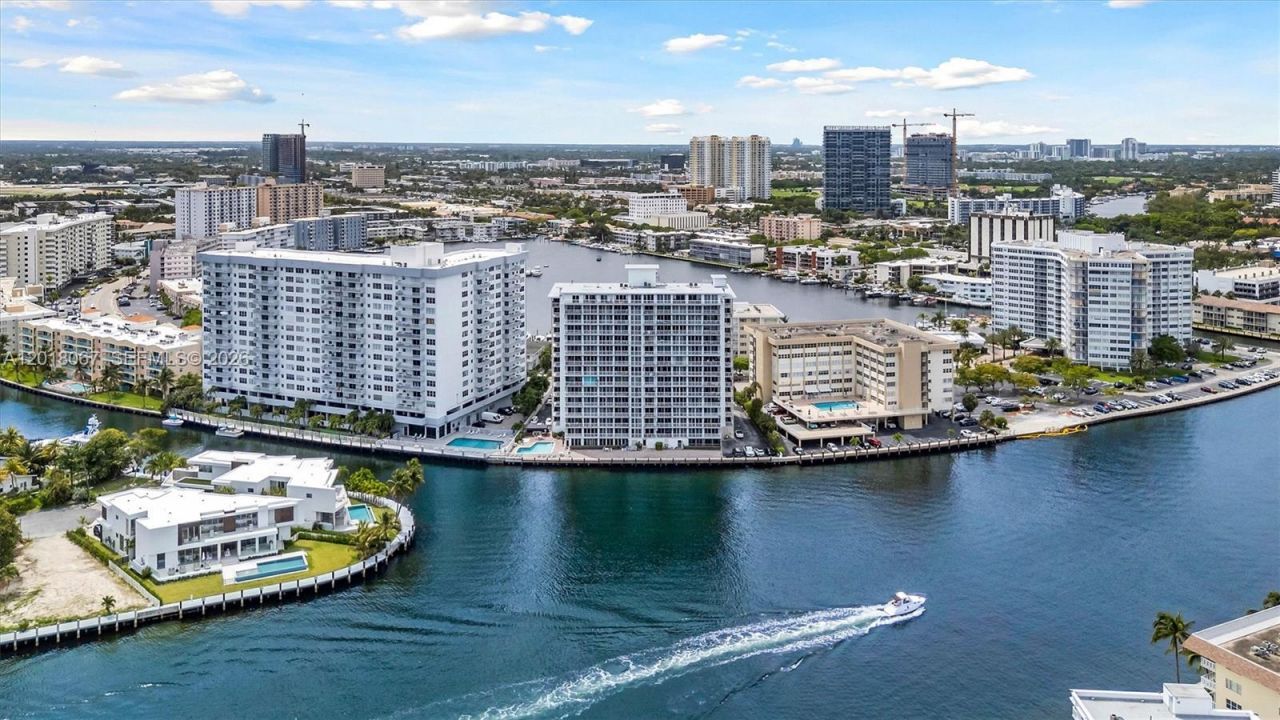 121 Golden Isles Dr , Unit 707, Hallandale Beach, FL 33009 Photo