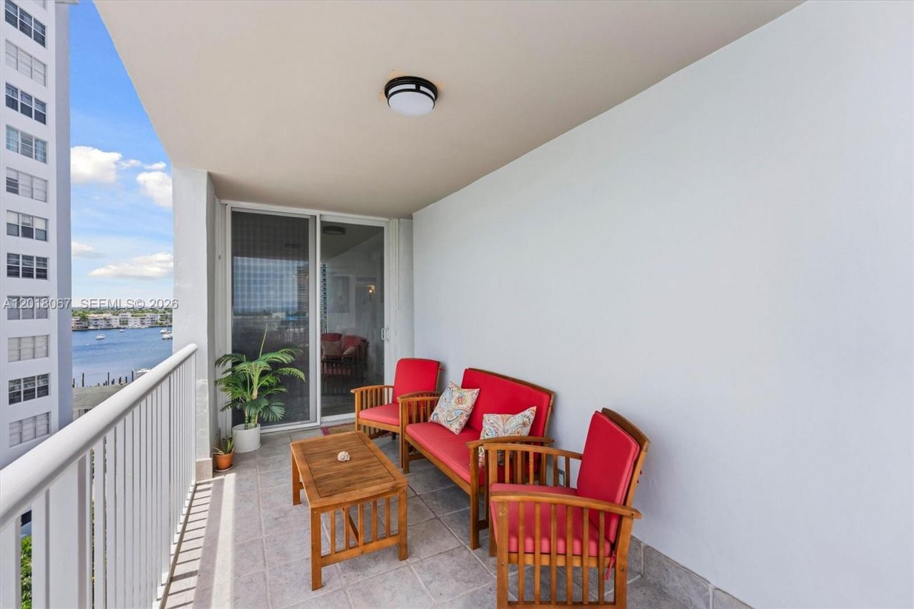 121 Golden Isles Dr , Unit 707, Hallandale Beach, FL 33009 Photo