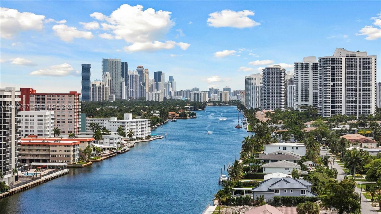 121 Golden Isles Dr , Unit 707, Hallandale Beach, FL 33009 Photo