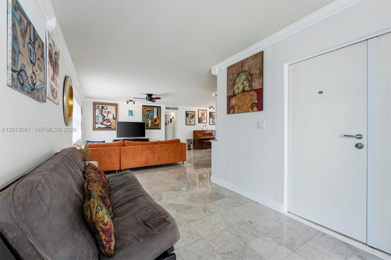 121 Golden Isles Dr , Unit 707, Hallandale Beach, FL 33009 Photo