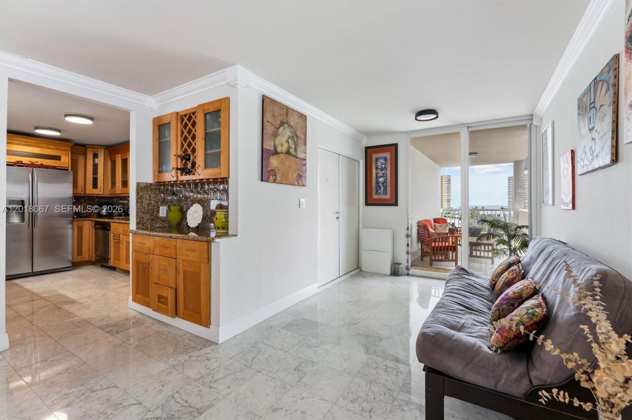 121 Golden Isles Dr , Unit 707, Hallandale Beach, FL 33009 Photo