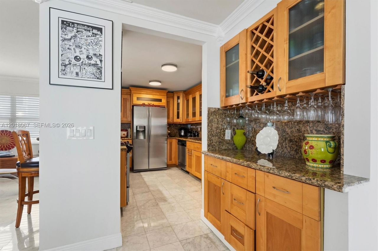 121 Golden Isles Dr , Unit 707, Hallandale Beach, FL 33009 Photo