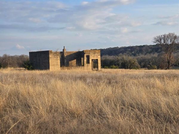 205 Grand Canyon Drive, Oglesby, TX 76561