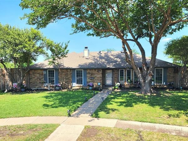 1929 Vista Oaks Drive, Carrollton, TX 75007