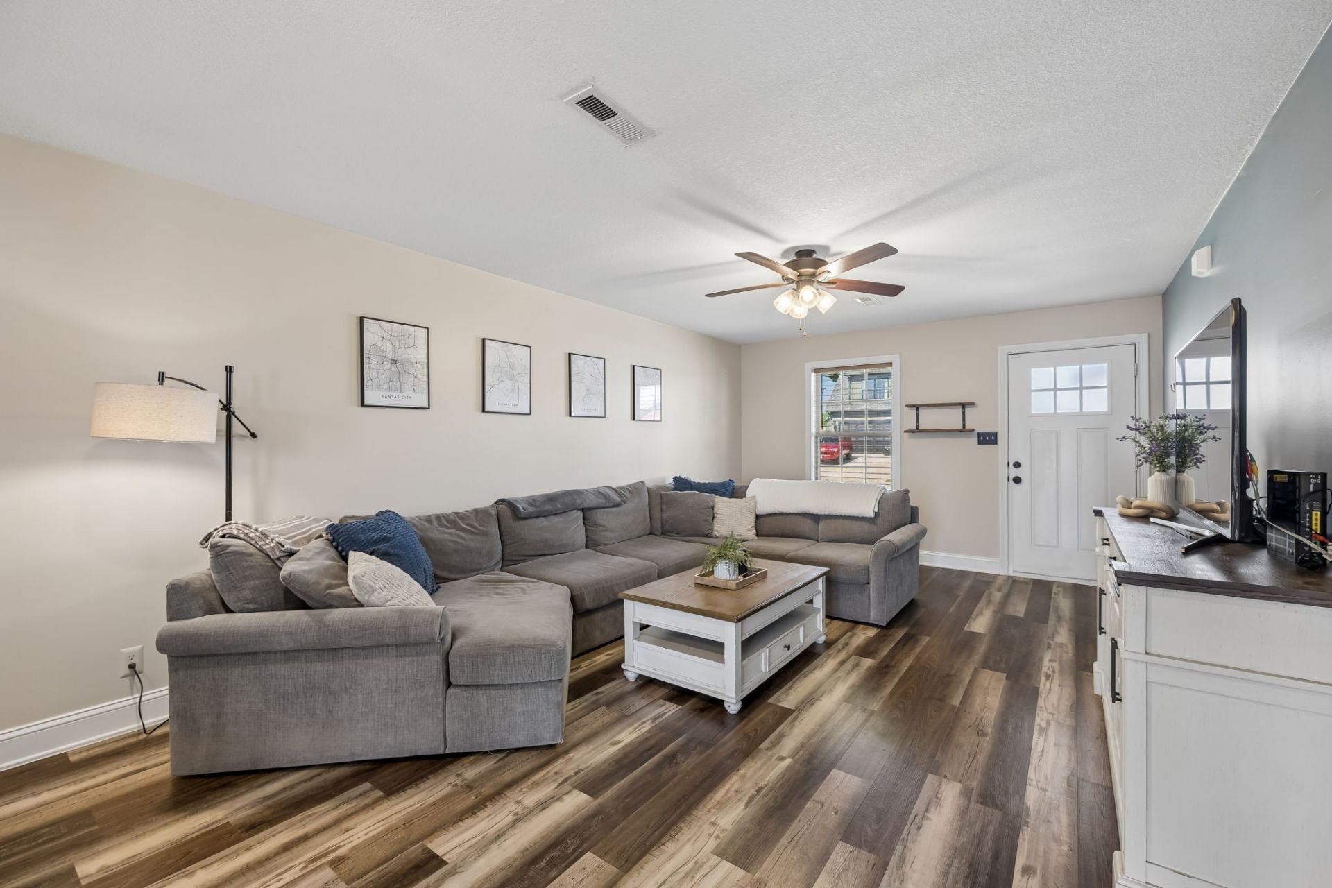 2041 Jackie Lorraine Dr, Clarksville, TN 37042 Main Photo
