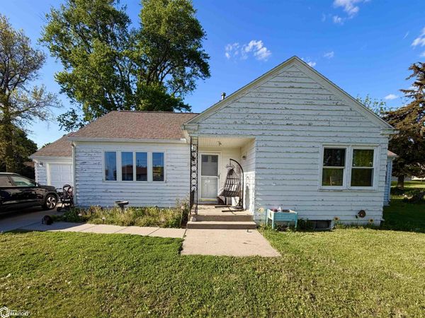 210 W Cedar Street, Hubbard, IA 50122