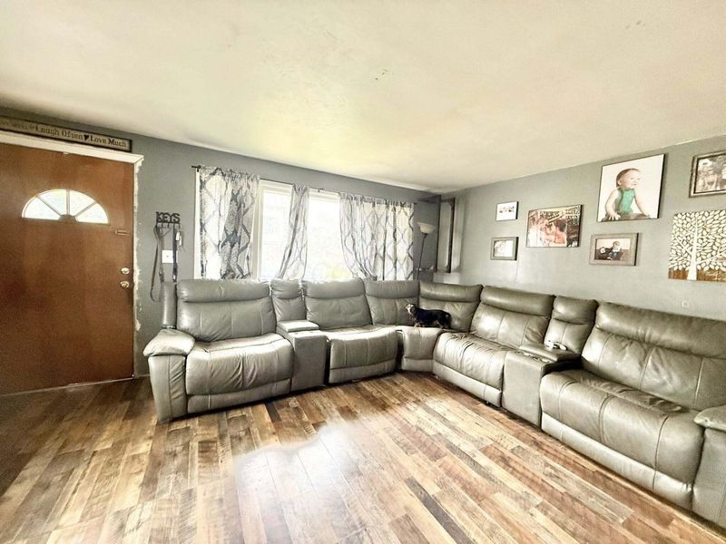 18 W 2nd Street, Fredericktown, OH 43019 Photo 2